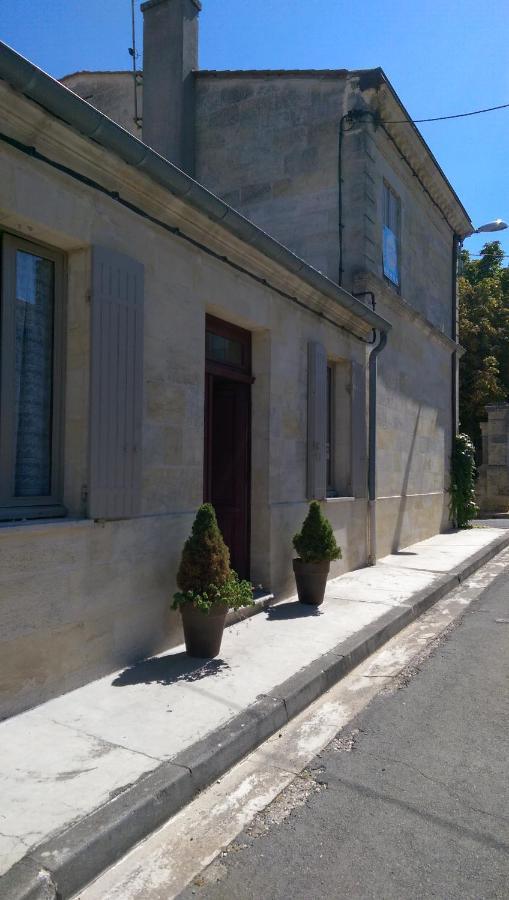 Au Coeur Des Vignobles Bed and Breakfast Saint-Estèphe Exteriör bild