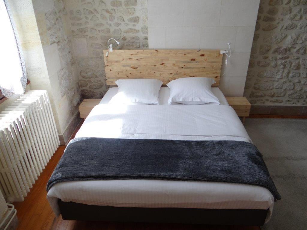 Au Coeur Des Vignobles Bed and Breakfast Saint-Estèphe Exteriör bild