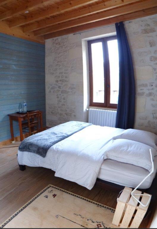 Au Coeur Des Vignobles Bed and Breakfast Saint-Estèphe Exteriör bild