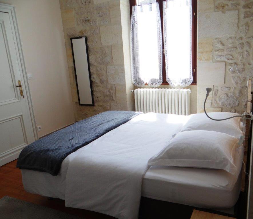 Au Coeur Des Vignobles Bed and Breakfast Saint-Estèphe Exteriör bild