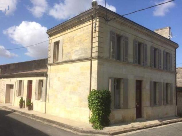 Au Coeur Des Vignobles Bed and Breakfast Saint-Estèphe Exteriör bild